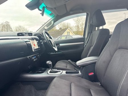 2025 Toyota Hilux FRESH SELECTION OF TRADE-INS HILUX 2.4 SR5 D/CAB AUTO €48,000 thumbnail