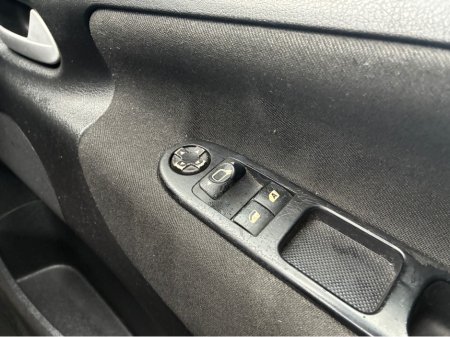 2012 Peugeot 207 SW ACCESS 1.6 HDI 90 4DR €1,950 thumbnail