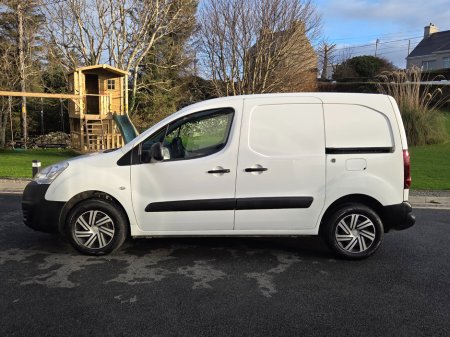 2017 Peugeot Partner  €7,950 thumbnail