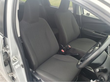 2018 Toyota Yaris - thumbnail 10