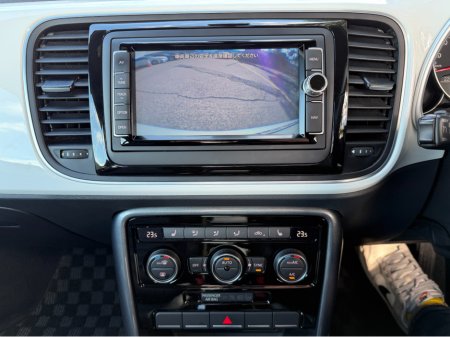 2017 Volkswagen Beetle - thumbnail 17