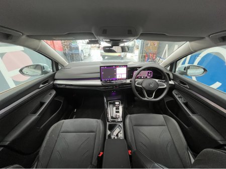 2025 Volkswagen Golf 2025 VOLKSWAGEN GOLF 5D 2.0 AUTOMATIC / CRUISE CONTROL / REVERSE CAMERA / HEATED SEATS / PADDLE SHIFTERS / APPLE CARPLAY / AMBIENT LIGHTS thumbnail