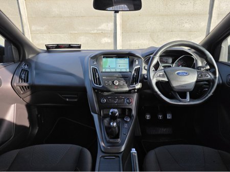 2017 Ford Focus Ford Focus 1.5 TDCi 120PS ST-Line Powershift €10,950 thumbnail