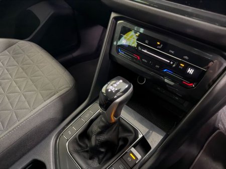 2023 Volkswagen Tiguan Life 2.0tdi D7F 150HP 5DR Auto €36,777 thumbnail