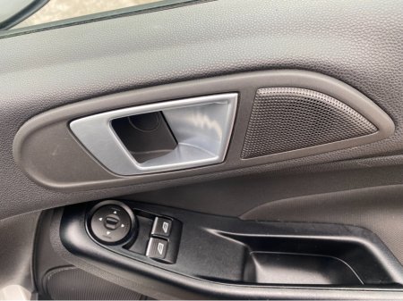 2017 Ford Fiesta - thumbnail 15