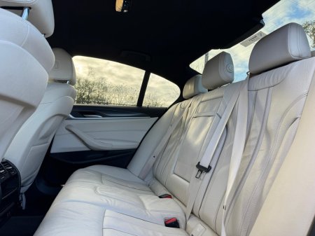 2023 BMW 5 Series - thumbnail 6