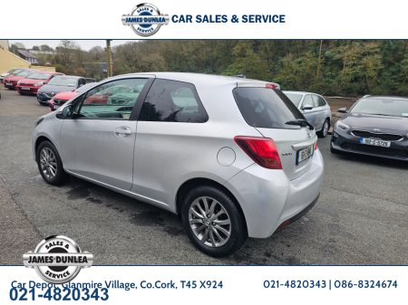 2016 Toyota Yaris - thumbnail 5