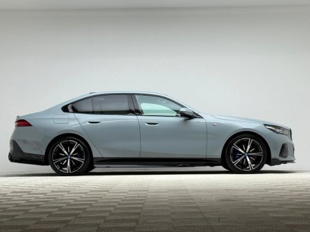 2024 BMW i5 40 M SPORT EDRIVE *PAN ROOF* €63,990 thumbnail