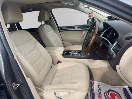 2016 Volkswagen Touareg - thumbnail 9