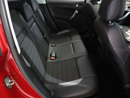 2018 Peugeot 2008 - thumbnail 26