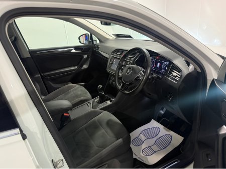 2018 Volkswagen Tiguan R Line 2.0 TDI 150HP 5DR €25,950 thumbnail