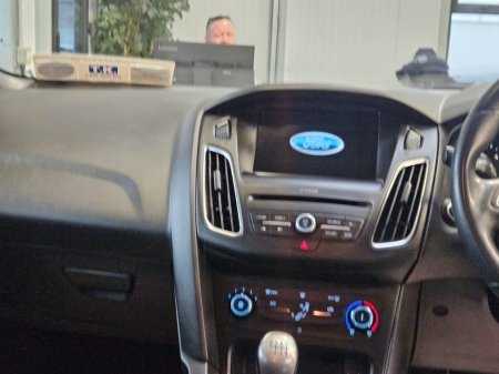 2017 Ford Focus - thumbnail 9