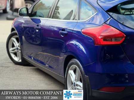 2016 Ford Focus - thumbnail 21