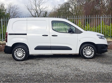 2022 Toyota Proace City Icon L1 Panel Van 1.5 Diesel with 3 seats in front and double sliding doors. thumbnail