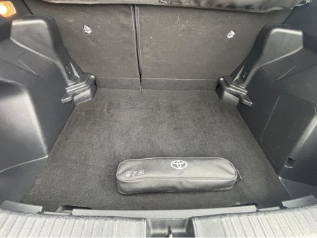 2023 Toyota Yaris - thumbnail 3