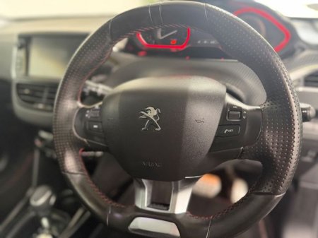 2017 Peugeot 2008 - thumbnail 9