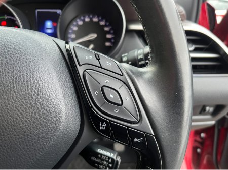 2017 Toyota C-HR SOL AUTOMATIC HYBRID 1.8 PETROL //REVERSE CAMERA//KEYLESS ENTRY//ADAPTIVE CRUISE CONTROL// €18,950 thumbnail