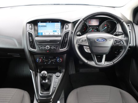 2018 Ford Focus - thumbnail 9