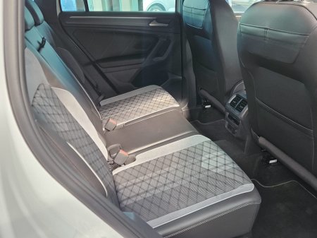 2023 Volkswagen Tiguan - thumbnail 9