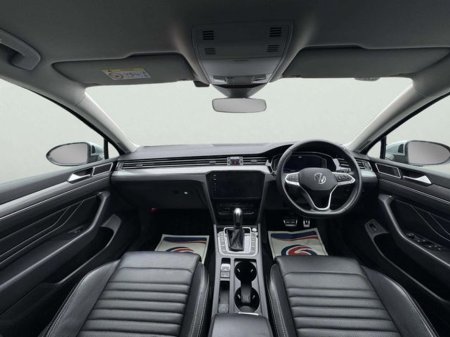 2023 Volkswagen Passat - photo 2