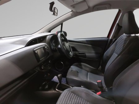 2016 Toyota Yaris - thumbnail 4