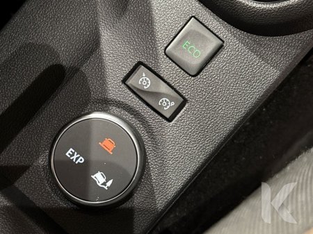 2020 Renault Captur WHITE/BLACK TWO TONE - FACTORY ALLOYS - HALF LEATHER - REVERSE CAMERA €16,950 thumbnail