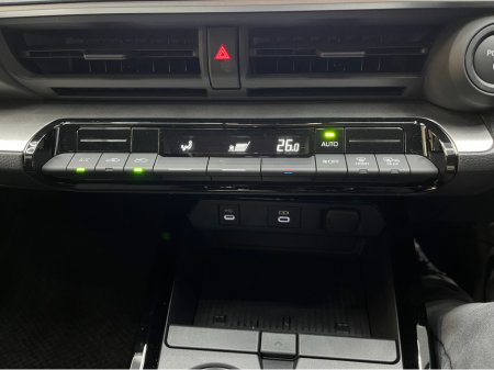 2025 Toyota Prius - thumbnail 18