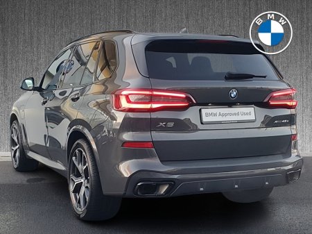 2023 BMW X5 xDrive45e M Sport €75,995