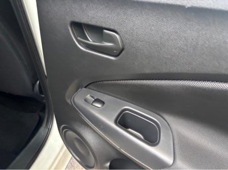 2021 Nissan Juke - thumbnail 2