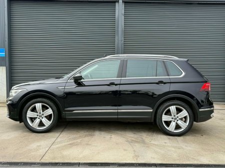 2023 Volkswagen Tiguan ELEGANCE 2.0 TDI MANUAL 6SPEED FWD 150BHP €39,450 thumbnail