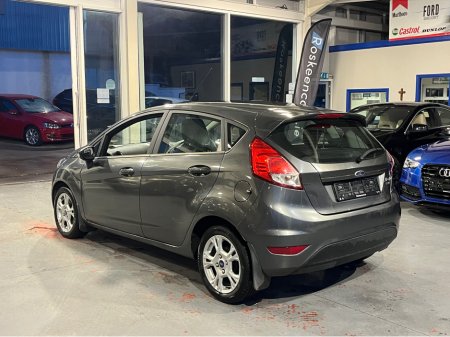 2016 Ford Fiesta MCA ZETEC 1.5 75PS M5 4DR 5DR €8,950 thumbnail