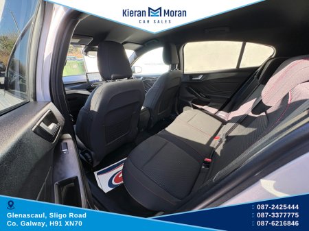 2019 Ford Focus - thumbnail 15