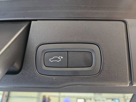 2022 Volvo XC60  €42,950 thumbnail