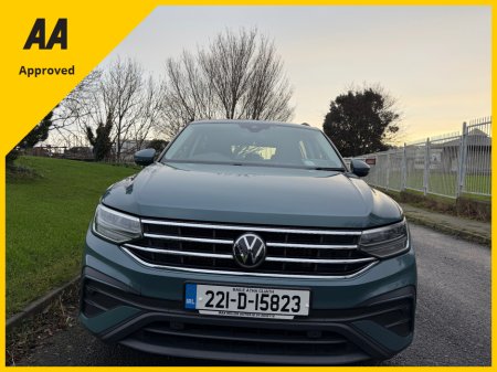 2022 Volkswagen Tiguan - view 2