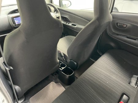 2017 Toyota Yaris - thumbnail 18