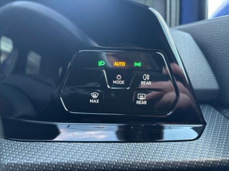 2023 Volkswagen Golf R-LINE 1.5 TSI MHEV 1 130HP €29,950 thumbnail