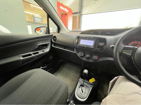 2018 Toyota Vitz - thumbnail 13