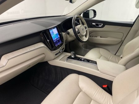 2023 Volvo XC60 - thumbnail 2