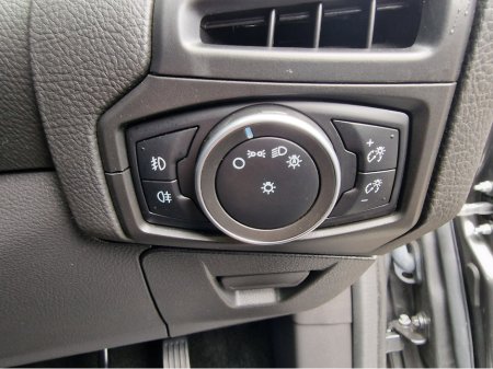 2016 Ford Focus - thumbnail 21