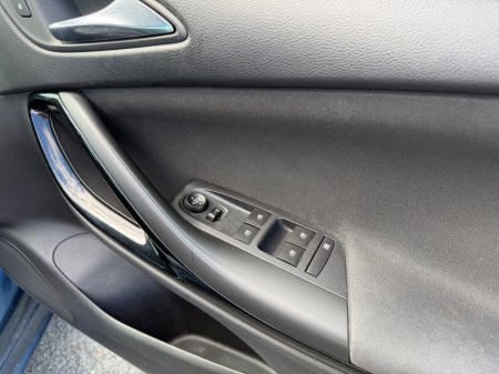 2015 Vauxhall Astra - thumbnail 9