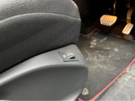 2019 Peugeot 2008 - thumbnail 12