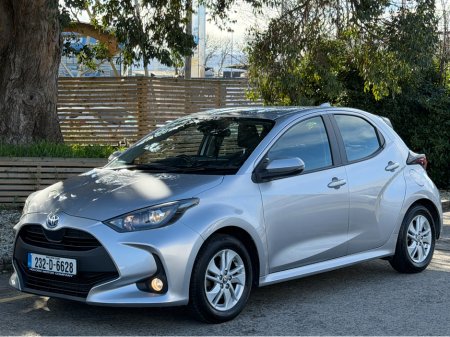 2023 Toyota Yaris - thumbnail 2