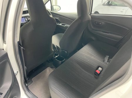 2017 Toyota Yaris - thumbnail 16