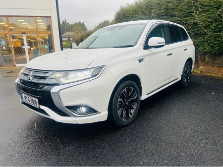 2018 Mitsubishi Outlander - view 4