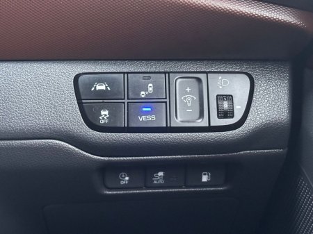 2020 Hyundai Ioniq PREMIUM SE PHEV S-A €19,638 thumbnail