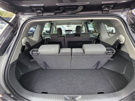 2013 Toyota Prius Alpha - thumbnail 9