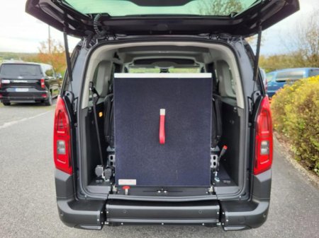 2025 Citroen Berlingo Multispace 1.5l 130bhp AUTO 7 seat taxi €62,995