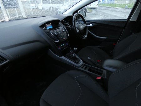 2015 Ford Focus - thumbnail 16