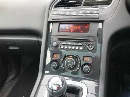 2017 Peugeot 5008 FAMILY 1.6 BLUE HDI 120 L LEATHER €7,950 thumbnail