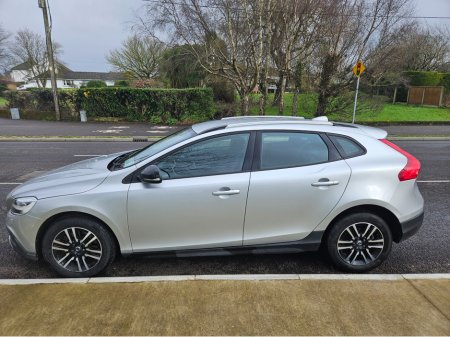 2018 Volvo V40 CROSS COUNTRY D2 PLUS ED 5DR €17,900